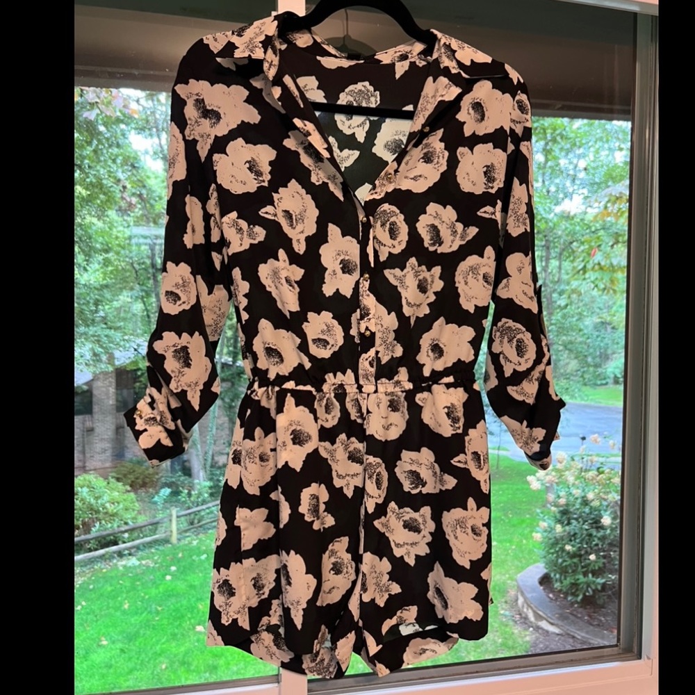 Ann Taylor Petite, Black and White Floral Romper